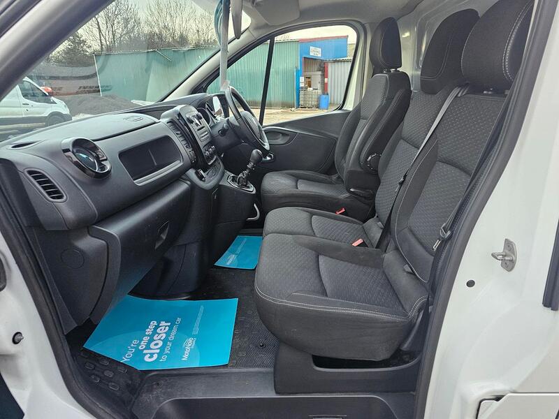 VAUXHALL VIVARO