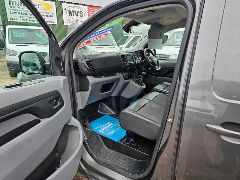 VAUXHALL VIVARO