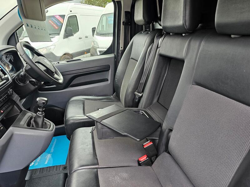 VAUXHALL VIVARO