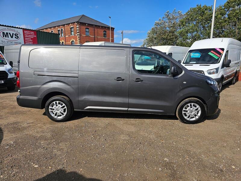 VAUXHALL VIVARO