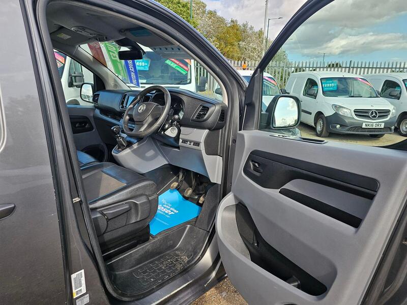 VAUXHALL VIVARO