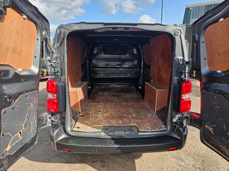 VAUXHALL VIVARO