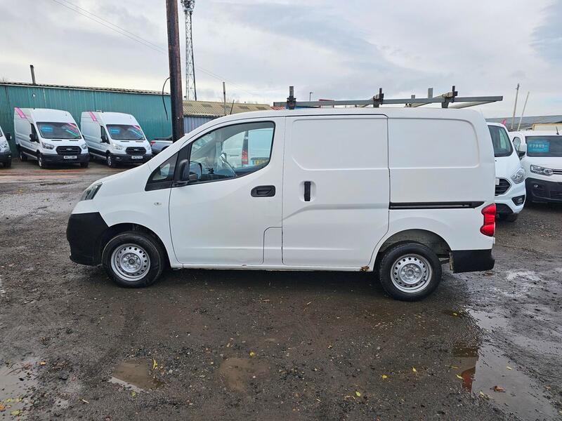 NISSAN NV200