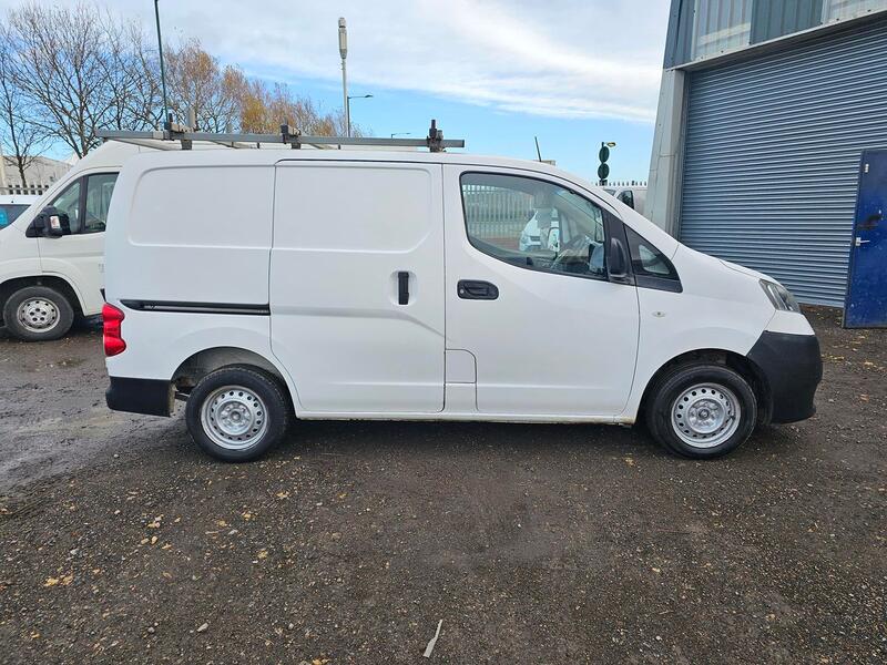 NISSAN NV200