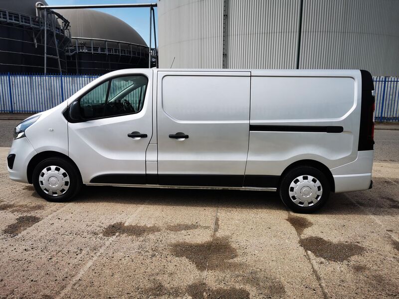 VAUXHALL VIVARO